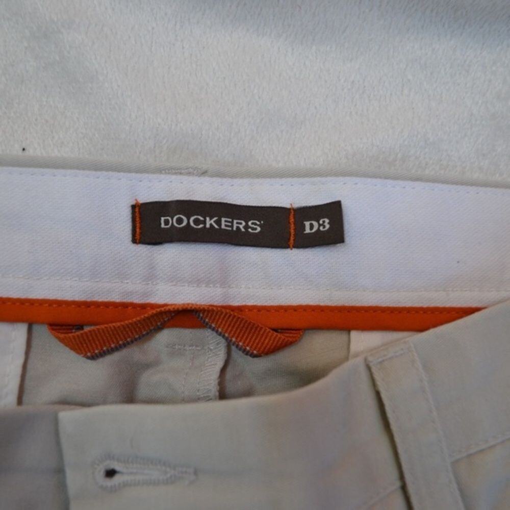 Dockers Light Beige Straight-Leg Pants | Sz 33x30 - Picture 3 of 5